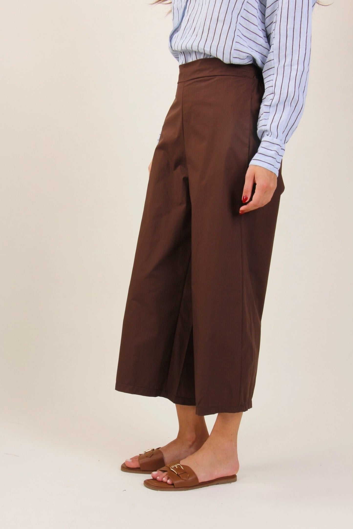0620 PANTALONI IN POPELINE CON TAGLIO CROPPED