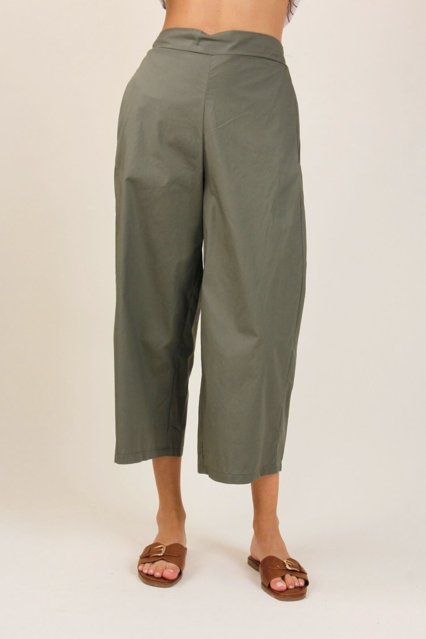 0620 PANTALONI IN POPELINE CON TAGLIO CROPPED