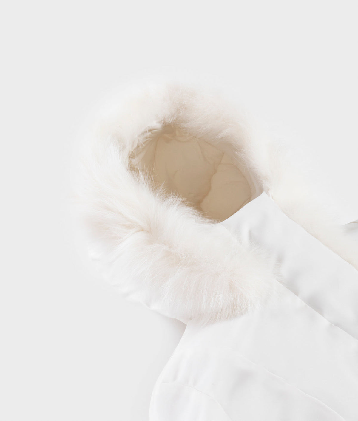 SHORT LADY TECH JACKET · TOFU