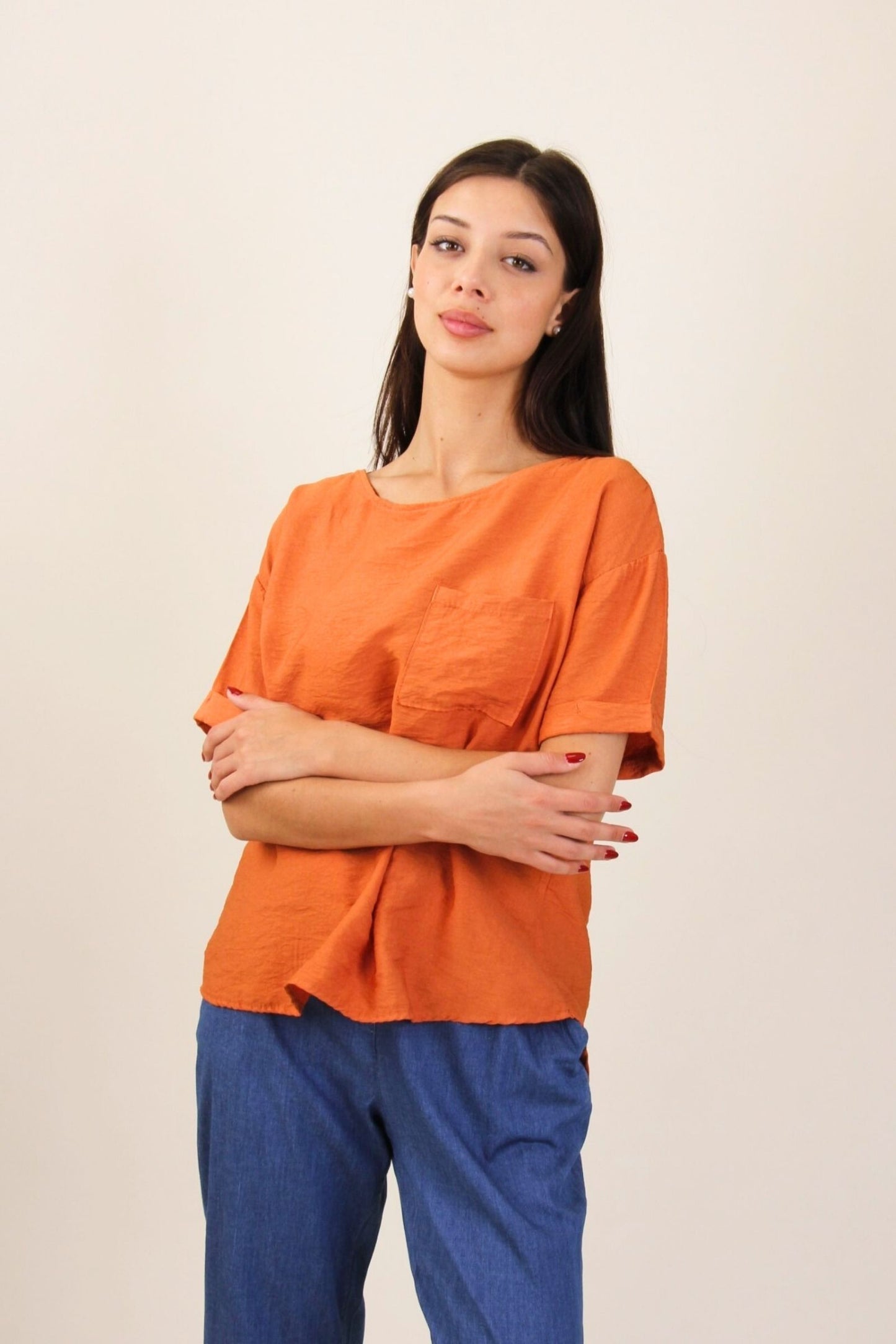 0618 T-SHIRT CON TASCHINA IN TESSUTO EFFETTO STROPICCIATO