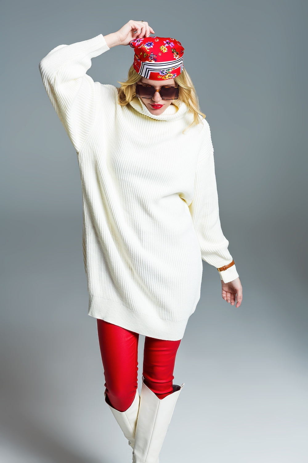 Q2 Abito oversized oversize lavorato a coste con collo alto in crema