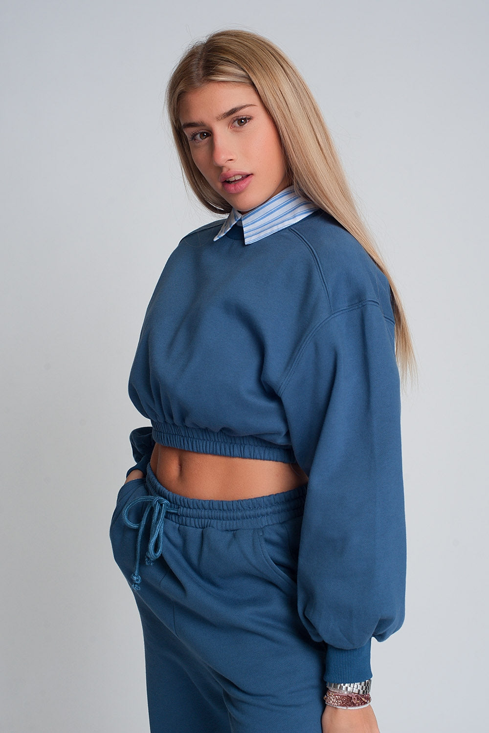 Q2 Felpa oversize tagliata in blu