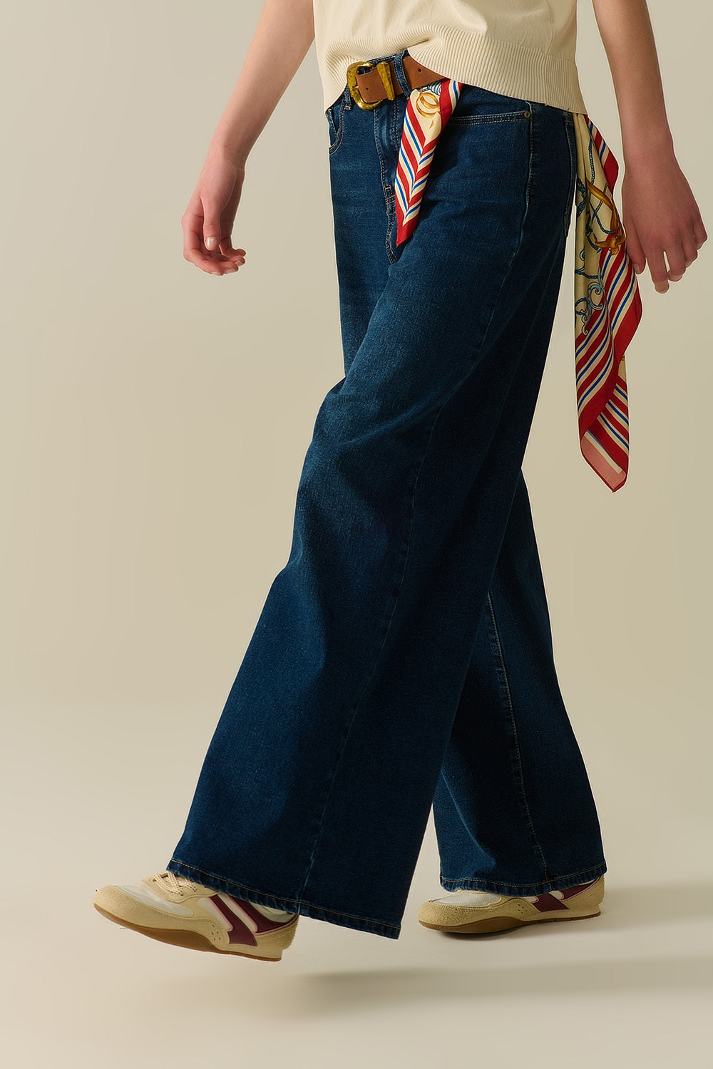 jeans a gamba larga con lavaggio scuro