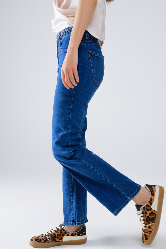 Q2 Jeans di base in denim blu scuro con dettaglio a treccia in vita