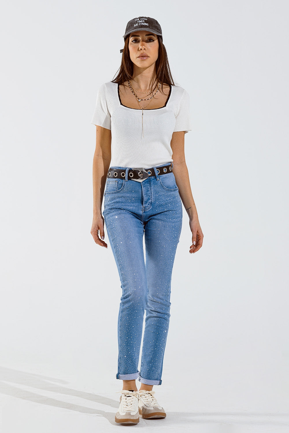 Jeans skinny in blu slavato con strass sul davanti