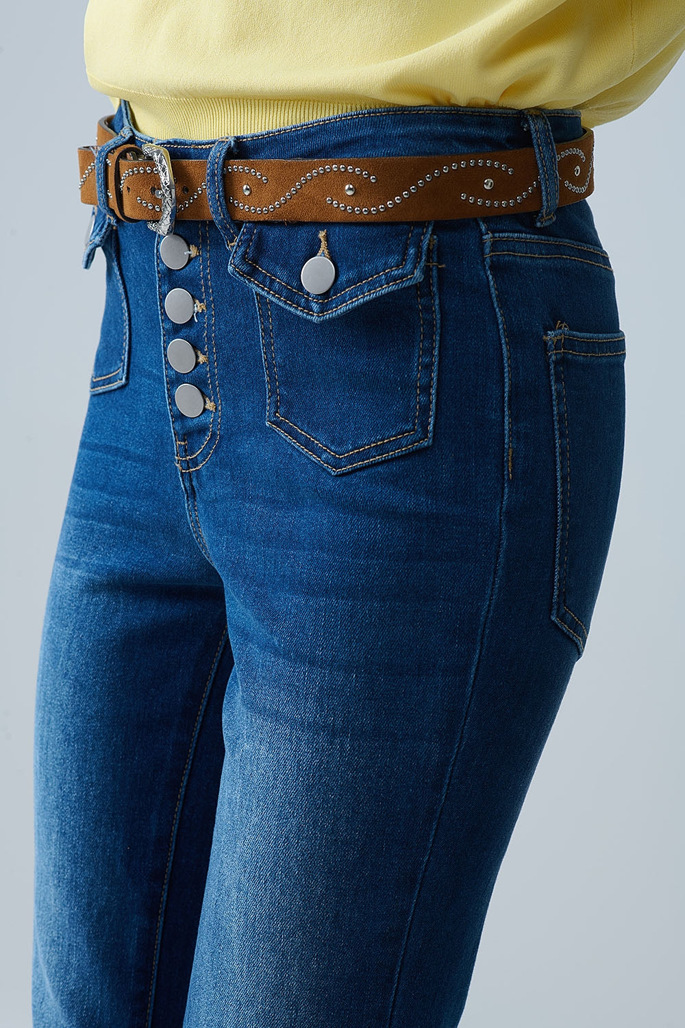 jeans svasati a lavaggio medio con tasche