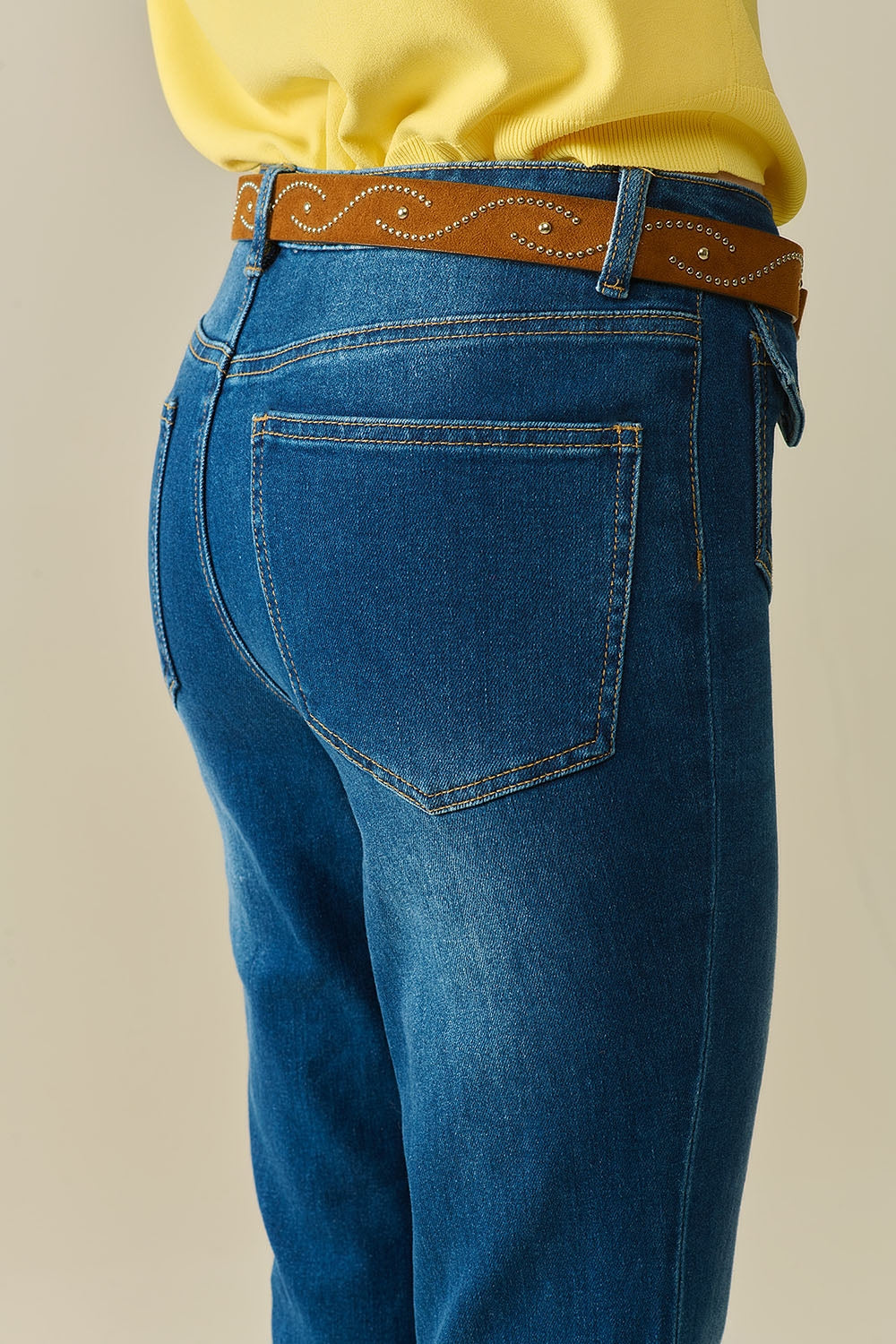 jeans svasati a lavaggio medio con tasche
