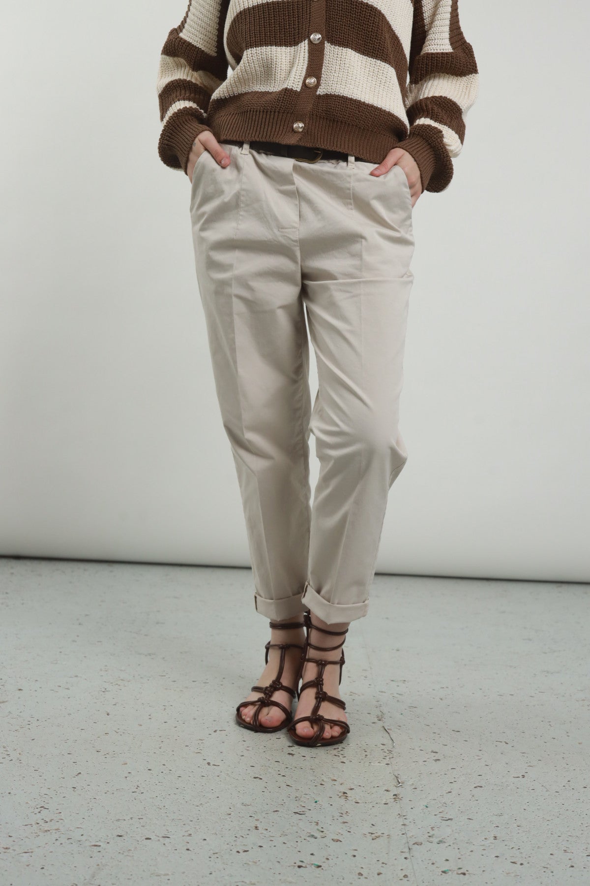 0569 Pantalone Gabardina Slim con Cintura