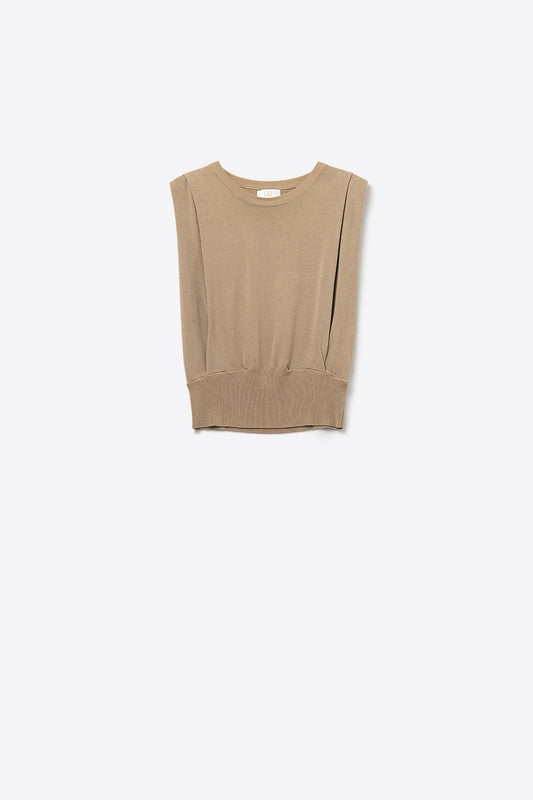 Q2 Top in maglia senza maniche con spalle drappeggiate in cammello