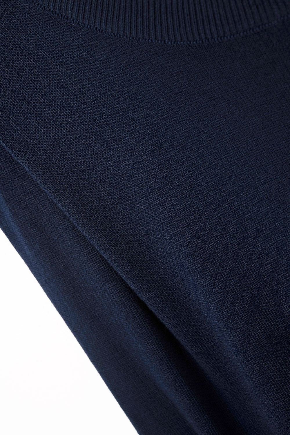 Top senza maniche in maglia con drappeggio sulle spalle in blu scuro